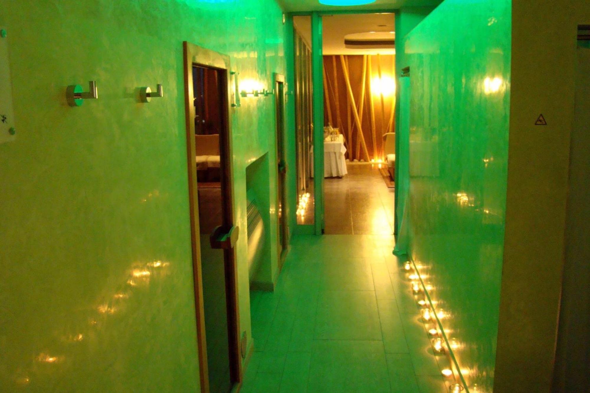 Hotel Ponteo - Activity Park Братислава Экстерьер фото