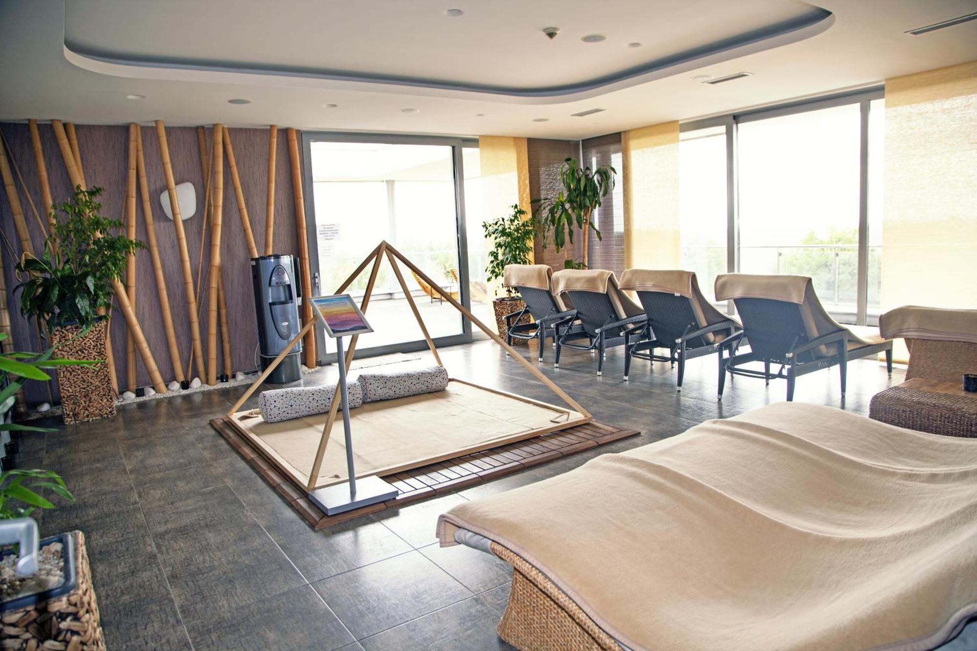 Hotel Ponteo - Activity Park Братислава Экстерьер фото