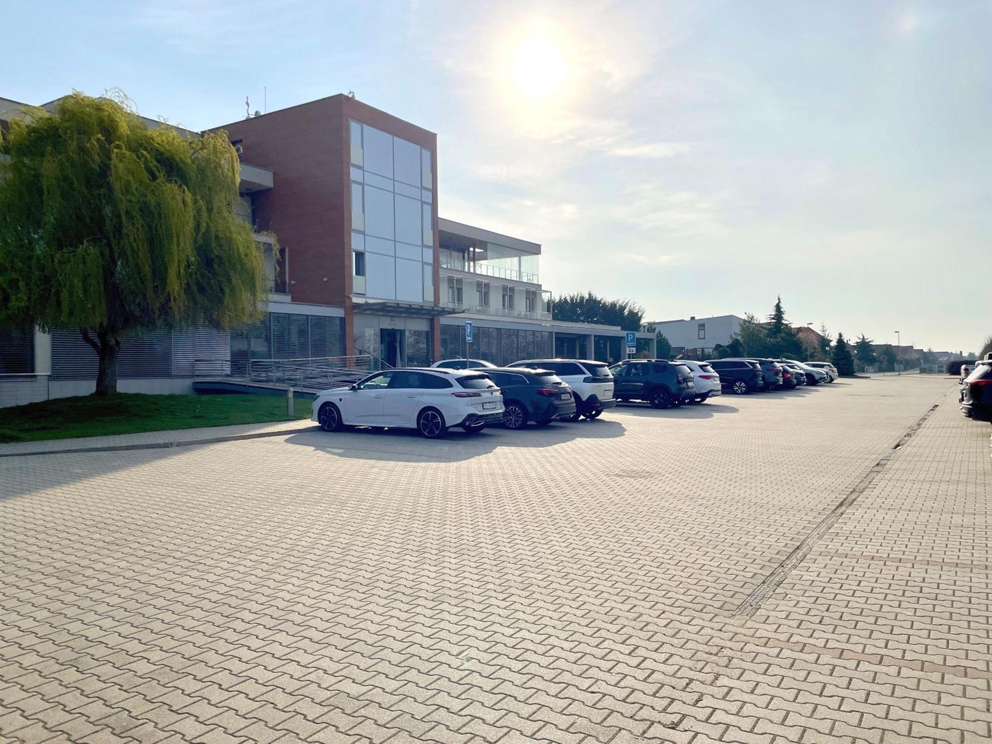 Hotel Ponteo - Activity Park Братислава Экстерьер фото