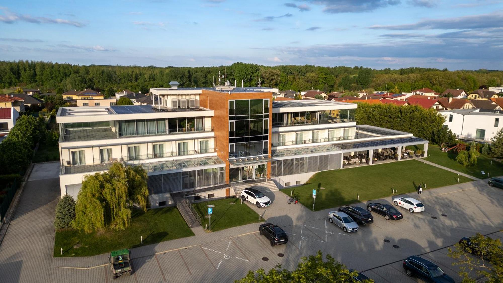 Hotel Ponteo - Activity Park Братислава Экстерьер фото